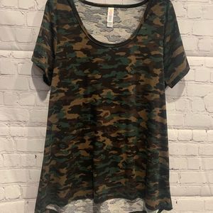 Lularoe camo classic tee size medium